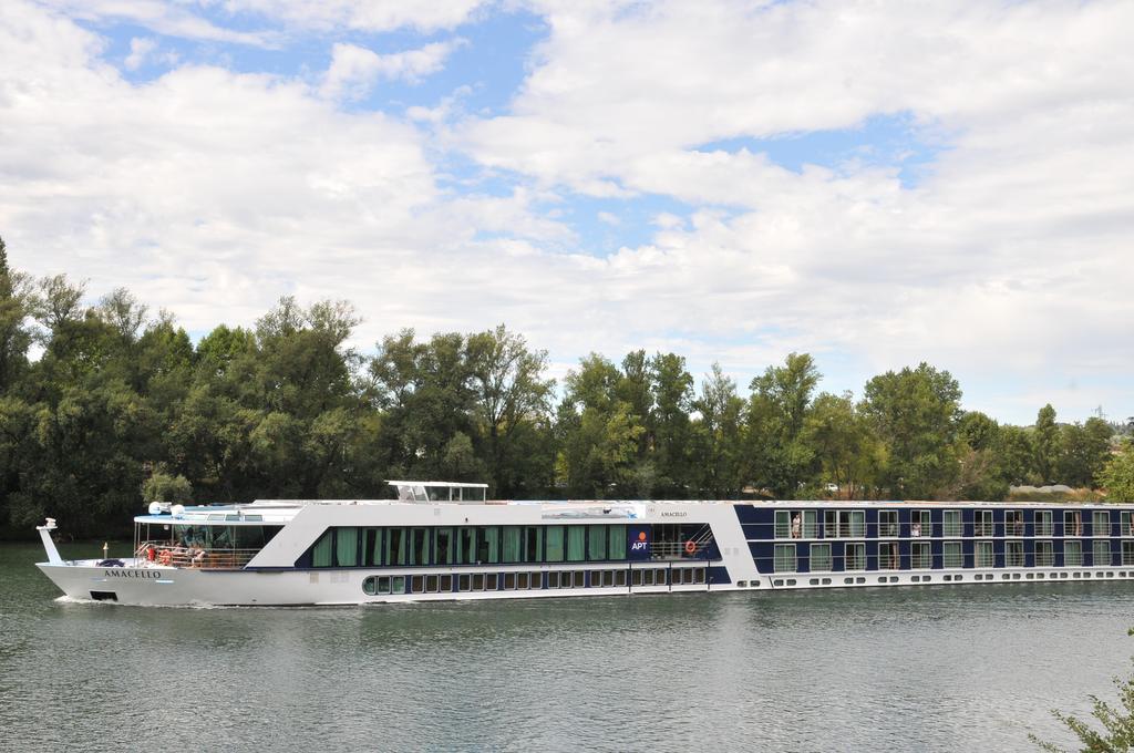 O2 Saone Hotel Reyrieux Kültér fotó